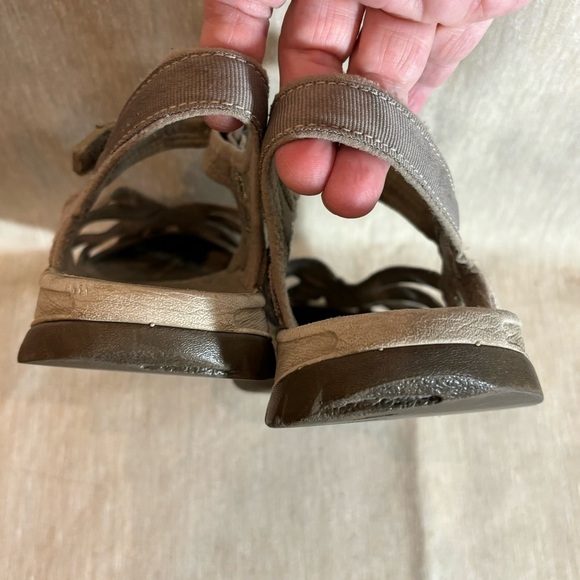 KEEN Sz 9 Rose Low Top Velcro Closure Washable Weather Proof Hiking Sandals - Picture 10 of 11